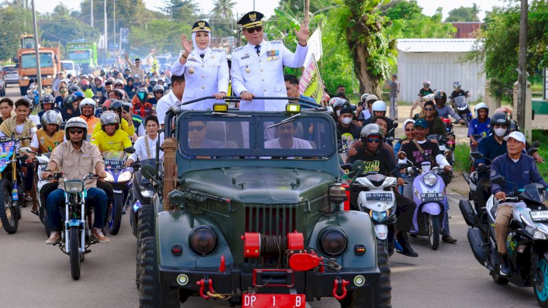 Ribuan Warga Sambut Kedatangan Bupati dan Wakil Bupati Barru Periode 2025-2030