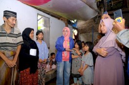 Bupati Gowa Serahkan Bantuan untuk Masyarakat Miskin Ekstrem