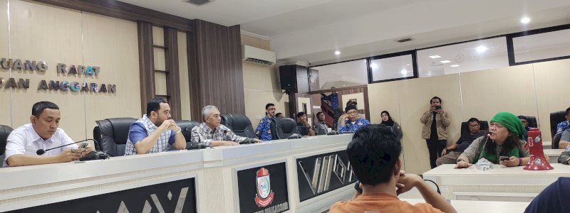 Wakil Ketua DPRD Makassar Didampingi Tri Sulkarnain dan  Andi Makmur Terima Aspirasi Masyarakat 