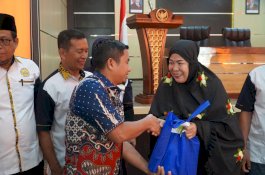 Disaksikan Tasming Hamid, IKKB Sibolata Salurkan 350 Paket Sembako untuk Anggota yang Membutuhkan