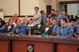 Bupati Wajo Andi Rosman, Hadiri Rapat Pleno TPAKD dan Pengukuhan Kepala OJK Sulselbar