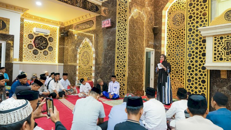 Bupati Barru Andi Ina Kagumi Keindahan Masjid Nur Ichsan