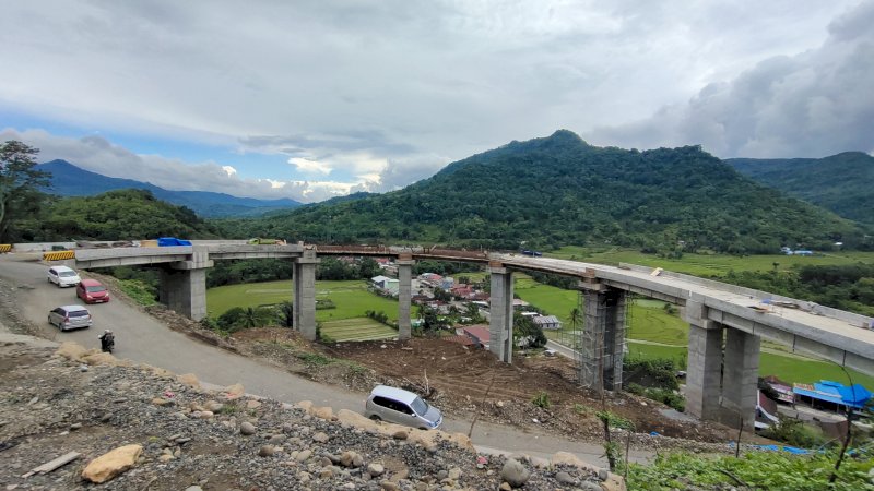 Proses pengerjaan proyek jembatan layang Tompo Ladang Maros. (Dok Rakyatku)