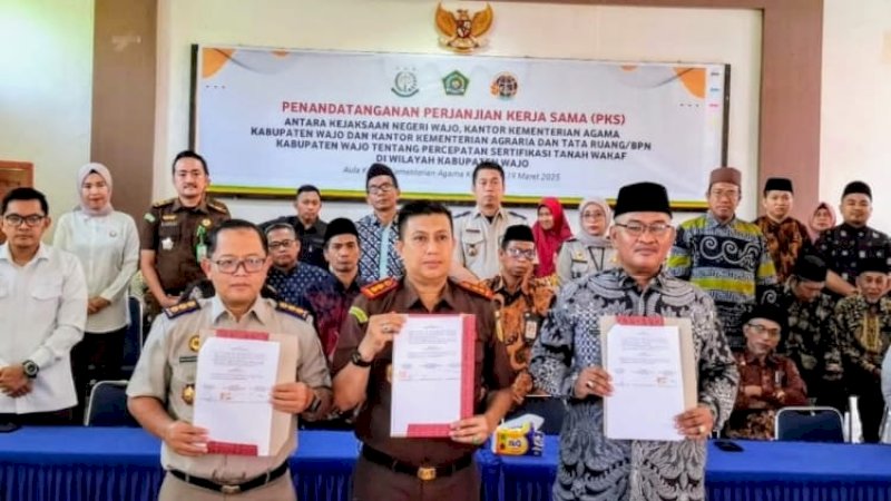 Kejari Wajo, Kemenag, dan BPN Tandatangani PKS Percepatan Sertifıkasi Tanah Wakaf