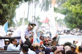 Tiba di Bantaeng, Ribuan Masyarakat Iringi Bupati Uji Nurdin Masuk Rujab