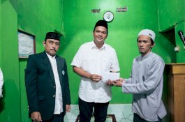 Safari Ramadan Perdana, Bupati Bantaeng Uji Nurdin Serahkan Bantuan ke Masjid Nurul Ihsan Uluere