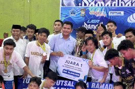 Random FC Juara Liga Ramadan Bangkit, Bupati Bantaeng Uji Nurdin  Beri Apresiasi