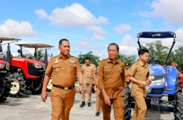 Bupati Wajo Andi Rosman Serahkan Bantuan Alsintan, Optimalkan Proses Produksi Pertanian
