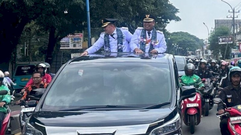 Tiba di Maros, Bupati dan Wakil Bupati Disambut Ribuan Pendukungnya