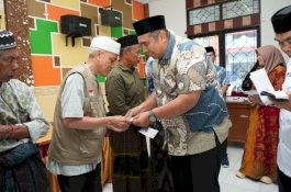 Bupati Maros Bagikan Bantuan Baznas Rp350 Juta ke 1.030 Mustahik