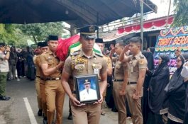 Plh Sekda Barru Pimpin Upacara Pelepasan Jenazah Mantan Camat