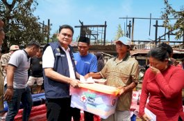 Bupati Barru Bantu Korban Kebakaran di Madello