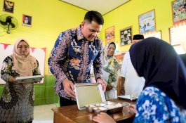 Bupati Bantaeng Bagikan Makan Bergizi Gratis di SMPN 3 Bisappu