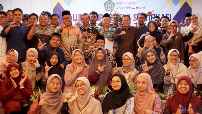 Caption:

Direktur Eksekutif LAZ Hadji Kalla, Mohammad Zuhair, menerima perpanjangan izin dari Kementerian Agama Republik Indonesia (Kemenag RI) di Jakarta, Ahad (20/4/2025) lalu.