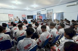 Asmo Sulsel Beri Edukasi Keselamatan Berkendara di SMKN 2 Parepare