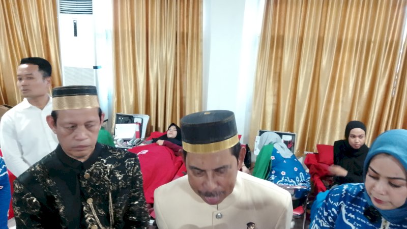 Rektor Unismuh MakassarRakhim Nanda , Kepala LLDIKTI wilayah XI Lukman dan perwakilan PMI Sulsel