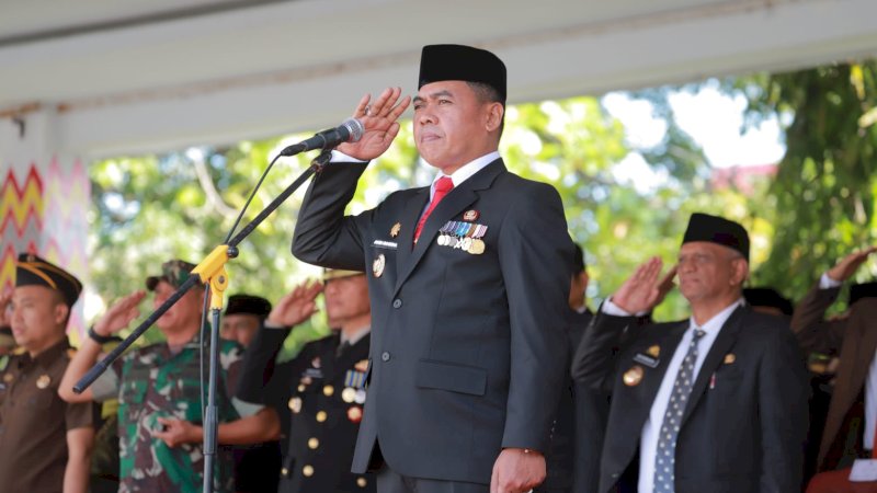 Berlangsung Khidmat, Bupati Wajo  Pimpin Upacara Peringatan Hardiknas 2025