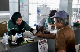 Peringati Hari Buruh, Pelindo Jasa Maritim gelar Pemeriksaan Kesehatan Gratis Bagi TKBM Pelabuhan Makassar