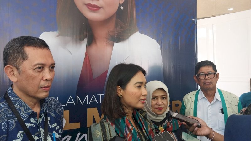 Wakil menteri Pariwisata dan ekonomi kreatif Ni Luh Puspita bersama Direktur Poltekpar Makassar 