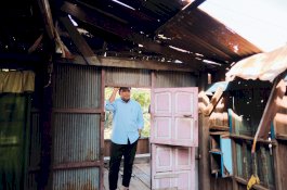 Cek Rumah Warga Terdampak KIBA, Bupati Bantaeng Uji Nurdin Pastikan Bantuan dan Relokasi