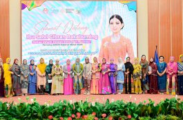 Ketua Dekranasda Parepare Hadiri Fashion Show Wastra Sulsel dan Peluncuran Ruang Bersama Indonesia 