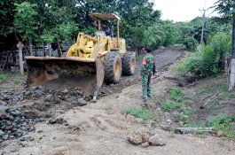 Turunkan Alat Berat, TMMD Kodim 1406/Wajo Gencar Pengerasan Jalan di Desa Temmabarang