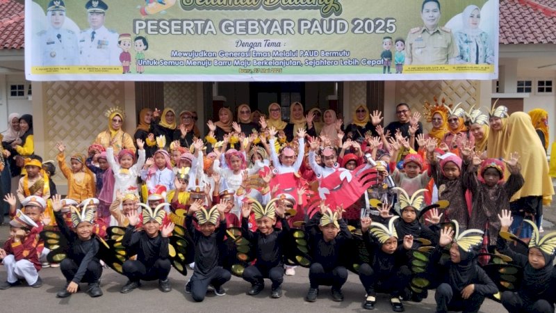 Ribuan Anak PAUD Penuhi Jalanan, Bupati Barru Sambut Generasi Emas Barru