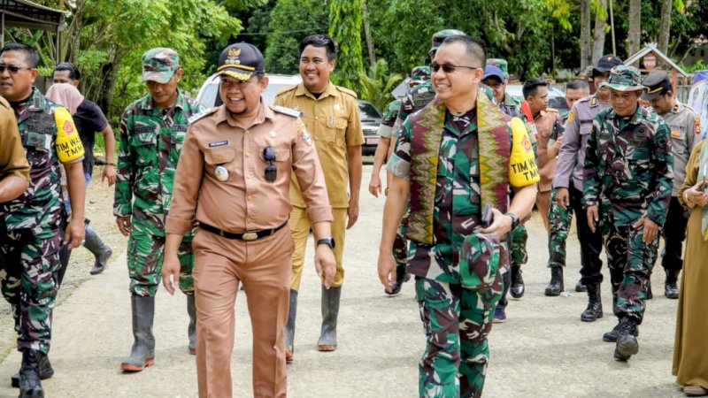 Camat Penrang Apresiasi Sinergi TNI dalam Pembangunan Desa Temmabarang