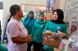 TP PKK Gowa Belajar Olahan Limbah Sabut Kelapa ke Pengrajin Minahasa Utara