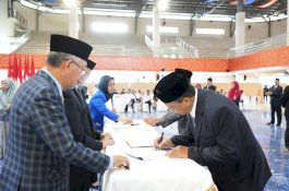 Rektor Unismuh Lantik Dekan, Direktur Pascasarjana, dan Ketua Lembaga Periode 2025–2029