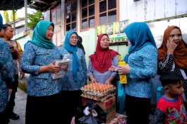 PKK Gowa Salurkan Bantuan, Fokus Tangani Stunting di Somba Opu