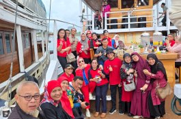 Reuni Dimensi’86 FK Unhas di Atas Phinisi: Merajut Kenangan, Meneguhkan Persaudaraan