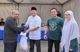 PDAM Kota Makassar Sembelih 12 Ekor Sapi Kurban
