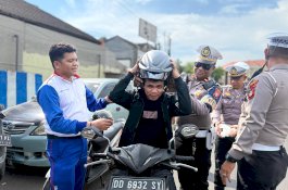 15 Helm SNI Dibagikan, Asmo Sulsel Tegaskan Komitmen pada Keselamatan Pengendara