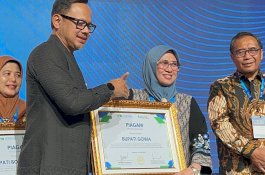 Bupati Gowa Terima Penghargaan PERPAMSI di Ajang IWWEF 2025