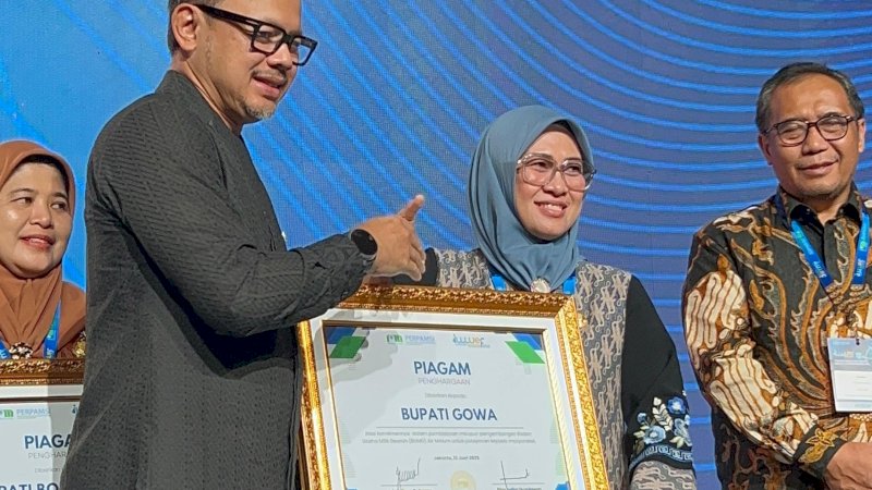 Bupati Gowa Terima Penghargaan PERPAMSI di Ajang IWWEF 2025