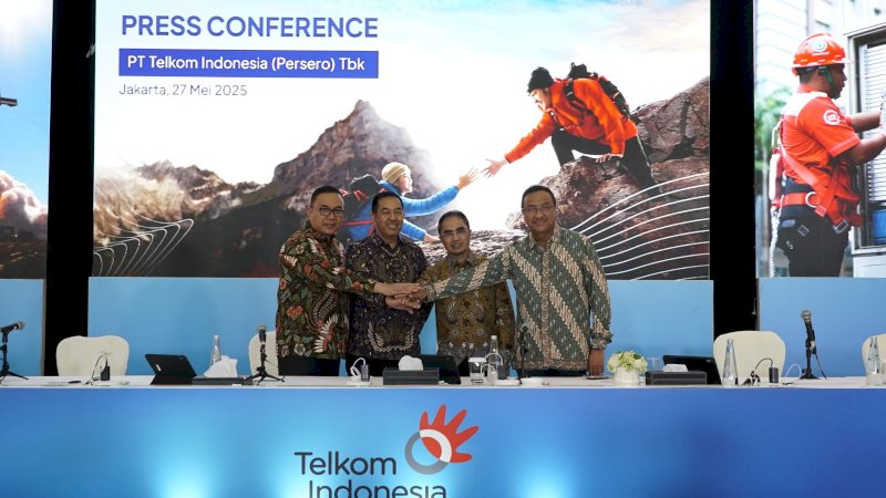  (kiri ke kanan) Direktur Human Capital Management Telkom Henry Christiadi, Wakil Direktur Utama Telkom Muhammad Awaluddin, Direktur Wholesale & International Service Telkom Honesti Basyir, dan Direktur Network Telkom Nanang Hendarno pada acara Rapat Umum Pemegang Saham Tahunan (RUPST) Tahun Buku 2024, di Jakarta, pada Selasa (27/5).