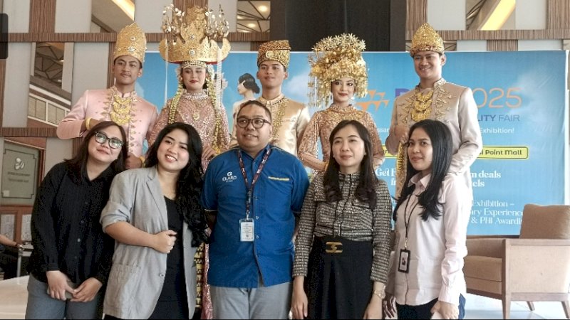 Perwakilan unit PHI bersama talent dari Kazaki Bridal