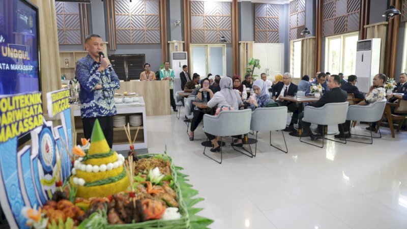 Direktur Poltekpar Makassar Harry Rachmat wijaya