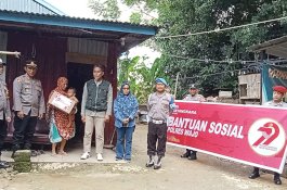 Polsek Tempe Salurkan Bansos di Empat Kelurahan Sambut HUT Bhayangkara ke-79