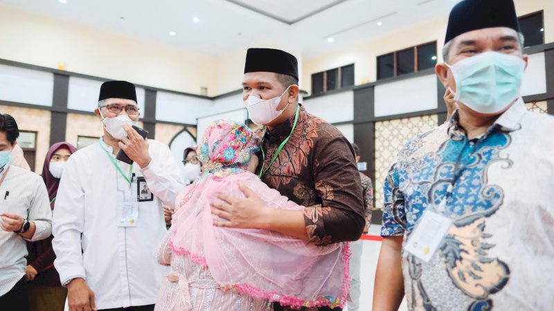Bupati Uji Nurdin Jemput Jemaah Haji Bantaeng di Bandara Sultan Hasanuddin