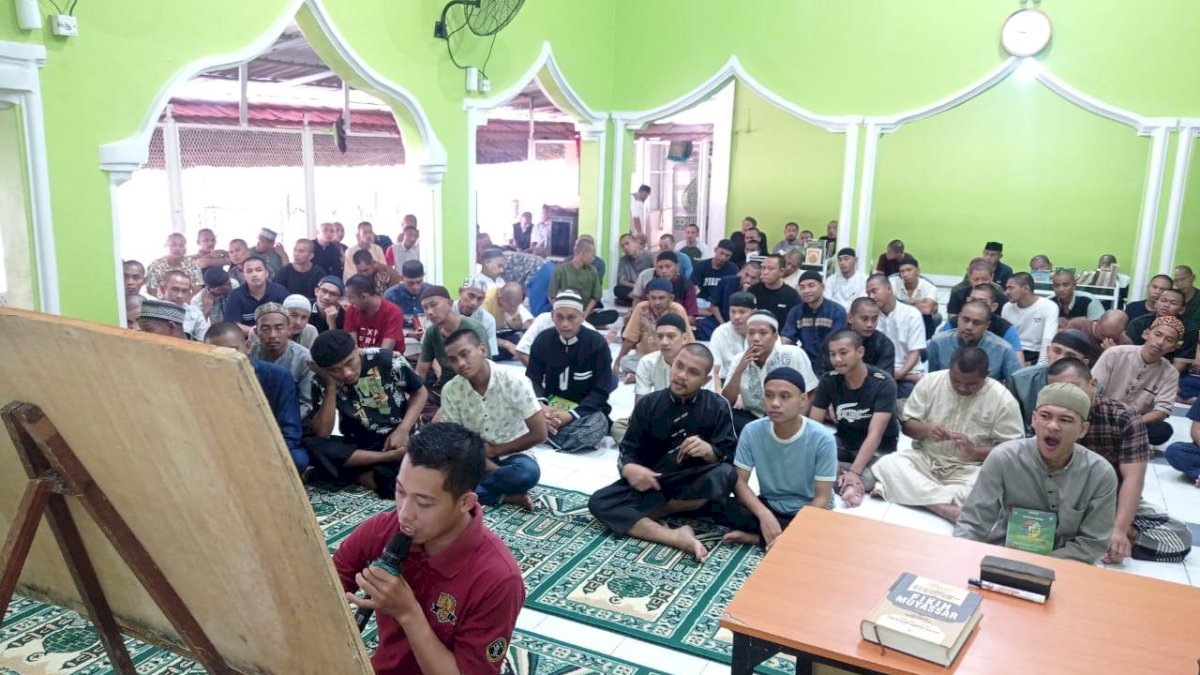 WBP Lapas Narkotika Gowa Antusias Ikuti Tahfiz-Kajian Tafsir di Hari Libur