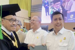 Kajari Wajo, Andi Usama Harun, Terima Pin Emas sebagai Alumni Berprestasi UMI