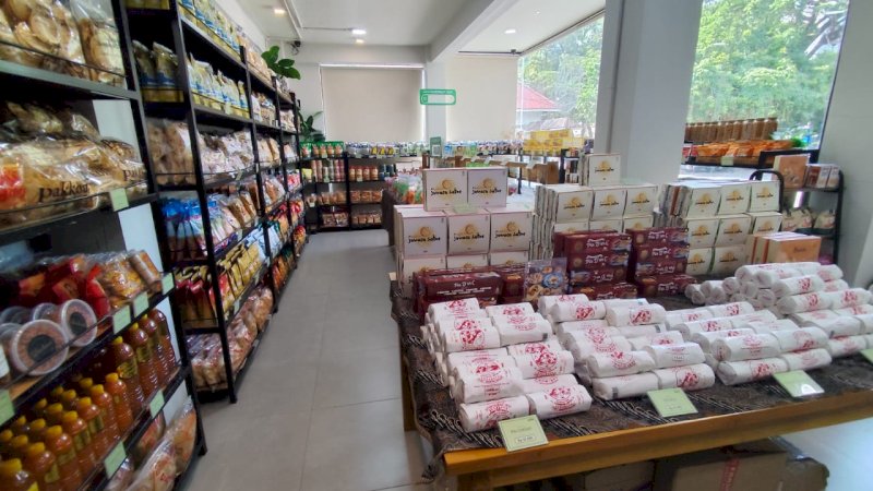 Berbagai macam camilan dari berbagai Nusantara terpajang menarik 