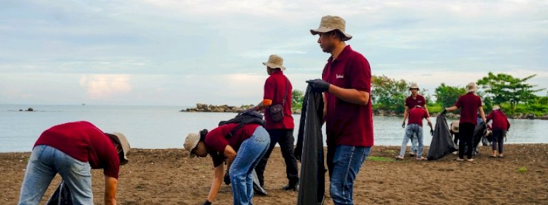 GMTD Kumpulkan 120 Kilogram Sampah  pada Aksi Bersih Pantai AKKARENA