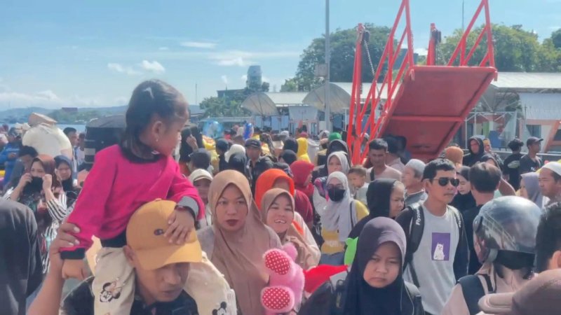 Suasana di dermaga pelabuhan Nusantara, Kota Parepare 