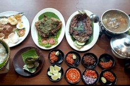 Cobek-Cobek: Menyantap Cita Rasa Nusantara di Tengah Ademnya Suasana Sunda di Kota Makassar