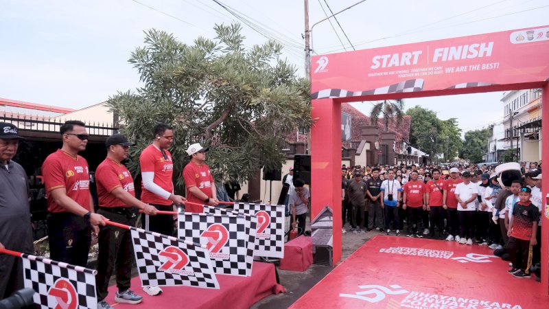 Wabup Gowa Lepas Peserta Bhayangkara Fun Walk 2025
