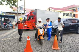 Asmo Sulsel Gelar Praktik Safety Riding dengan Honda Icon-e di Astra Trac Makassar