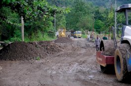 Jelang Beautiful Malino 2025, Pemkab Gowa dan Pemprov Sulsel Perbaiki Jalan Poros Secara Sementara